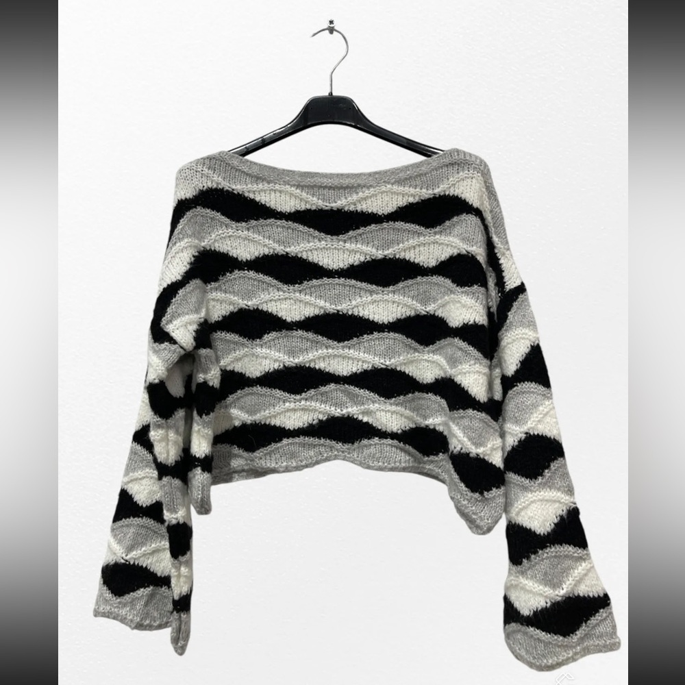 MADE IN ITALY Black and Grey Striped Women's Sweater